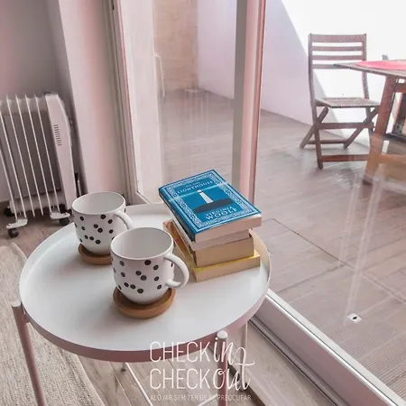 Apartment Checkincheckout - Colares Cozy House *
