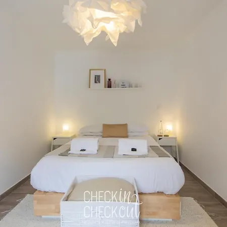 Checkincheckout - Colares Cozy House Apartment *